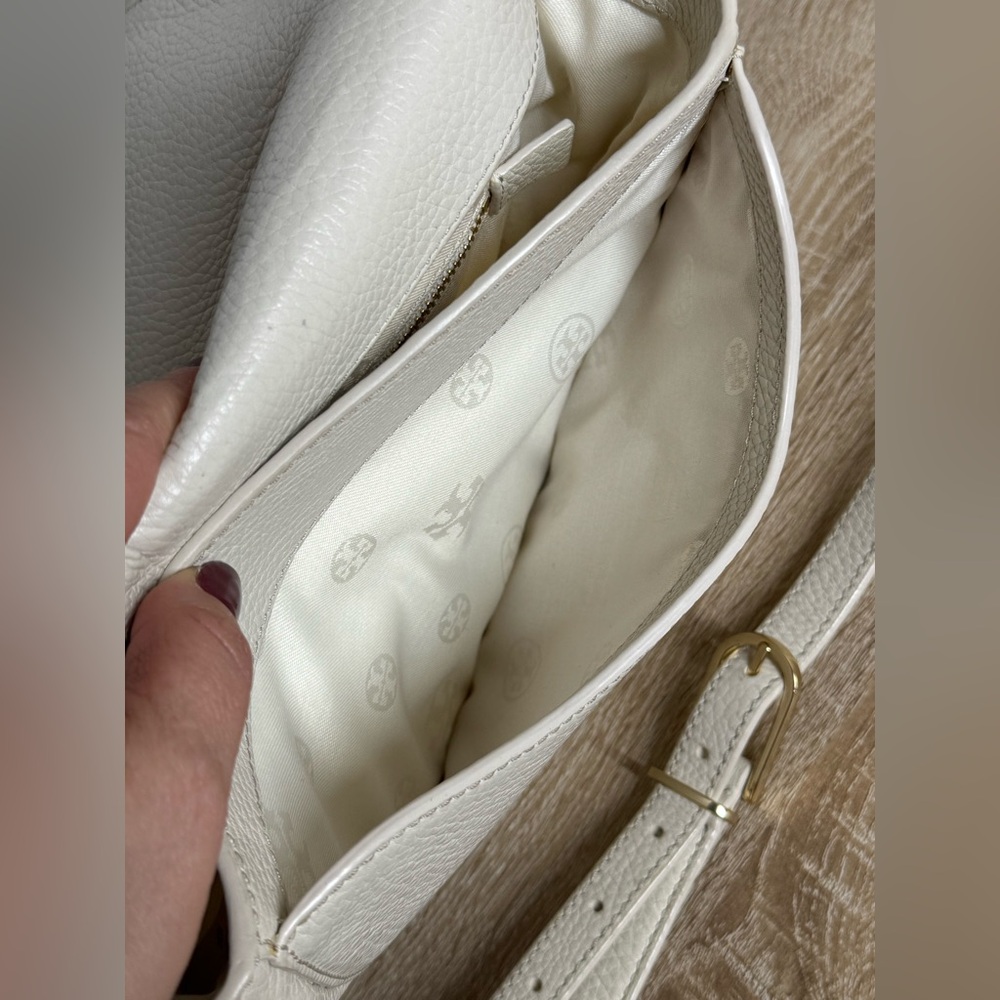 **Tory Burch Pebbled Leather Crossbody Bag in Light Beige - Picture 11 of 17